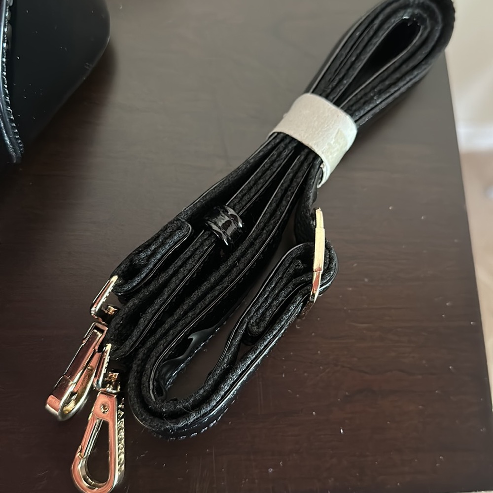 A purse - Picture 6 of 13